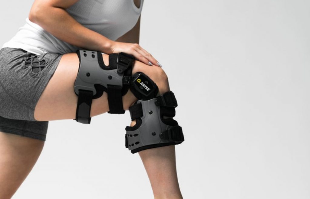 should i sleep with knee brace should i sleep with knee brace