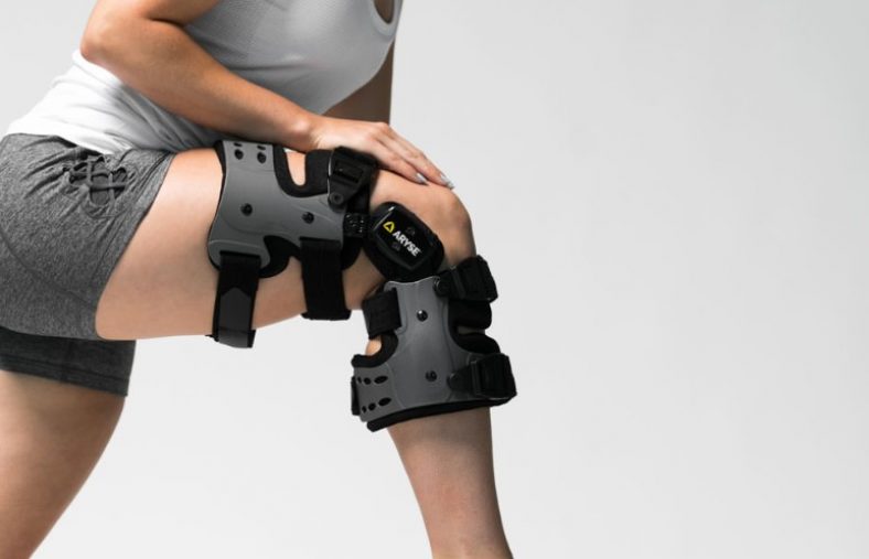 Should You Wear a Knee Brace to Bed? Good Posture HQ