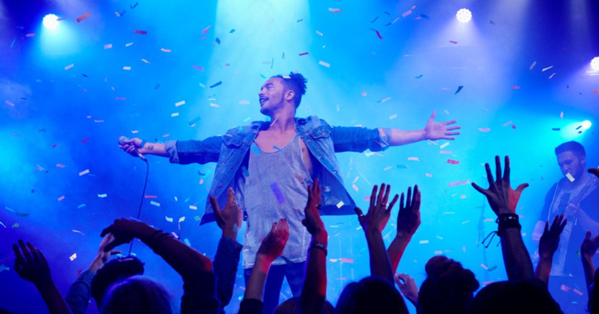 good-posture-waving at a crowd