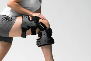 Should You Wear a Knee Brace to Bed?